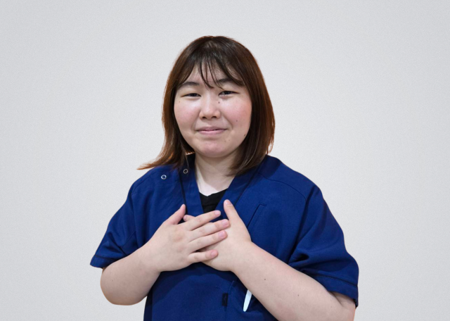 女性スタッフ写真